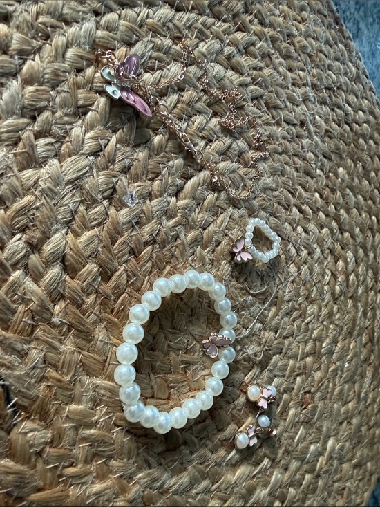 None Jewelry - Pearl Bead Bracelet with Pink Butterfly Accent - Women Jewelry